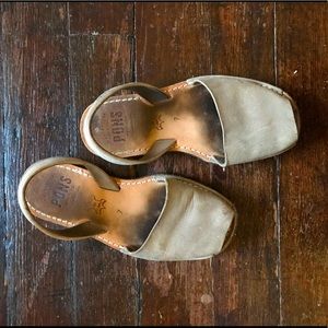 pons classic slip-ons, tan, size 7